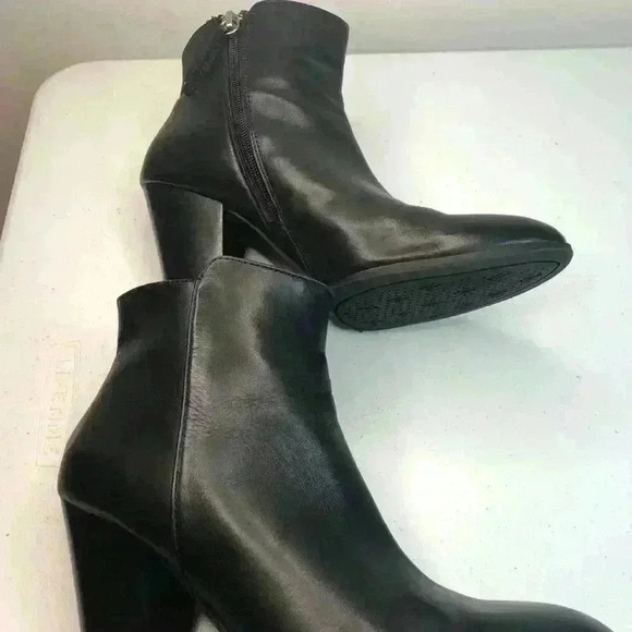Adrienne Vittadini AV-Beach Womens Size 9 Black Leather Ankle Bootie Zip Sides - Picture 3 of 10